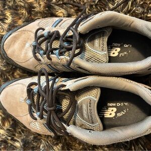 New Balance Men's Gray and Black Athletic Shoes